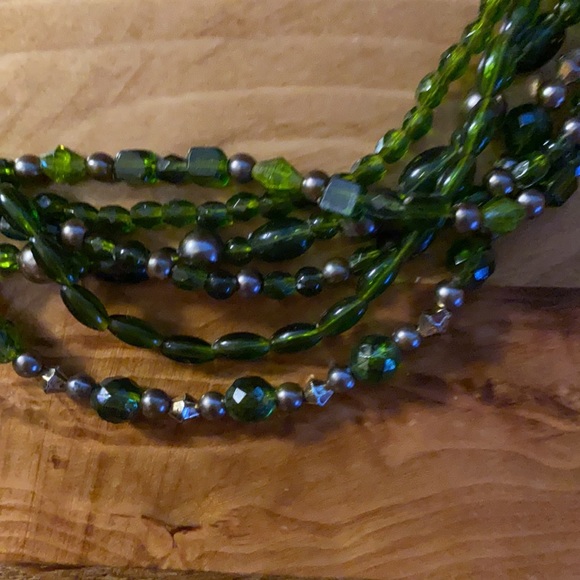 Green Bead Necklace - Picture 4 of 4